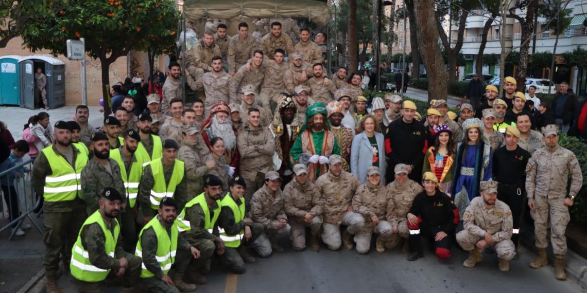 Torrent vive su Cabalgata más solidaria con un homenaje a los héroes de la Gota Fría