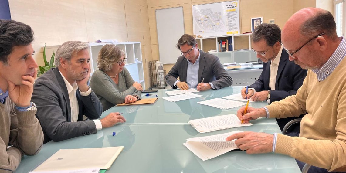Juan Giner firma el convenio de programación del PAI Maestro Aguilar que supondrá una inversión de 1,1M€ en la urbanización de Ruzafa