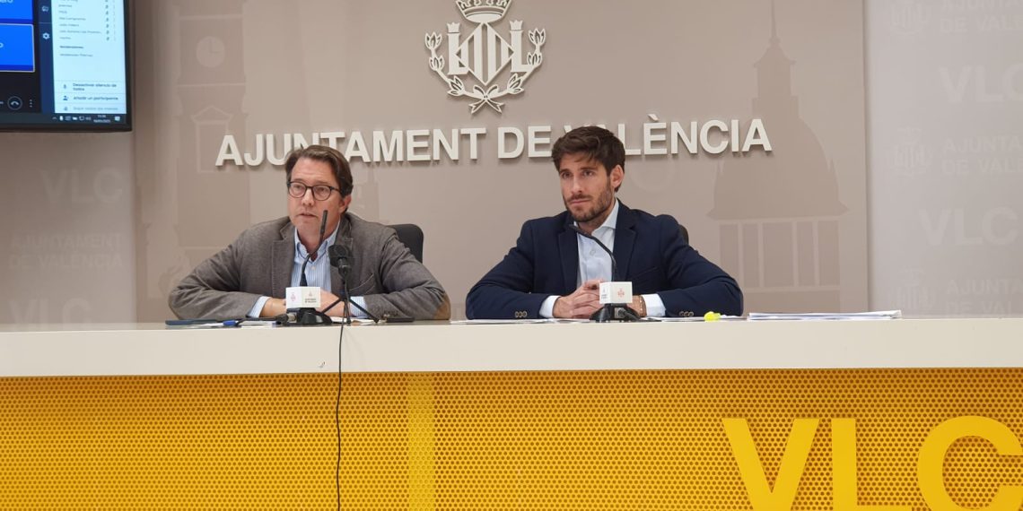 Juan C. Caballero: «Incrementamos en 600.000 € los recursos para la limpieza de las playas del Sur, y reclamará los gastos al Gobierno central