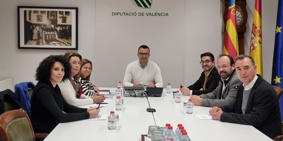 La Diputació estudiará cómo ayudar a los municipios que se han quedado fuera del reparto de fondos de la Fundación Amancio Ortega