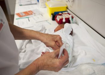La Fe participa en un proyecto de cribado a recién nacidos para detectar más de 300 enfermedades raras
