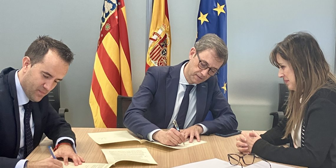 La Generalitat y el Ayuntamiento de Alberic acuerdan destinar 26 viviendas públicas a jóvenes, familias numerosas y personas mayores de 60 años