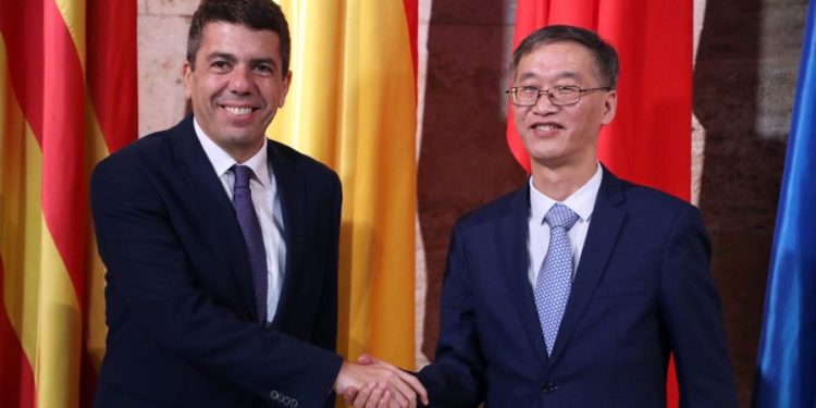 Carlos Mazón recibe al embajador de la República Popular China en España