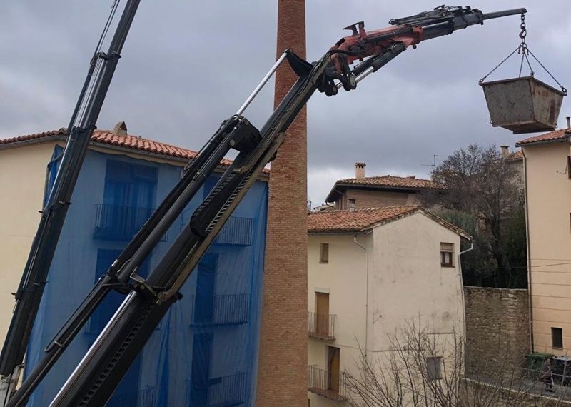 La Conselleria de Cultura interviene de emergencia para la recuperación de la chimenea de la Fàbrica del Tint de Morella