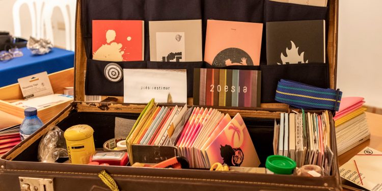 El Centre del Carme invita al público a descubrir in situ el proceso de edición de fanzines poéticos