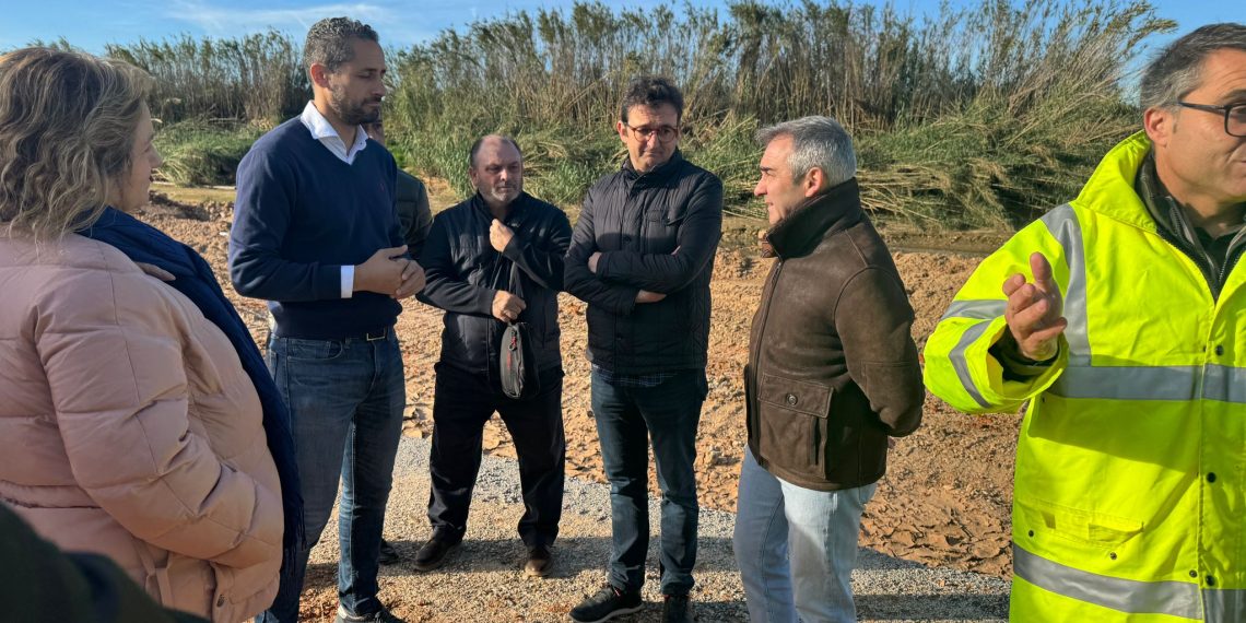 Barrachina: “Este Consell cumple con los agricultores y ganaderos afectados por la riada y ya está ejecutando las obras de 151 caminos rurales en 36 municipios”