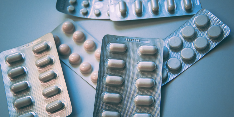 El Consell valida la declaración de emergencia del suministro de talonarios en papel de recetas médicas oficiales