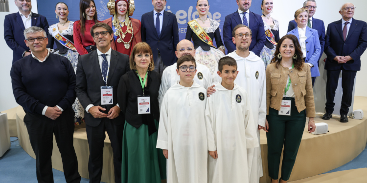 Mazón subraya el talento de Elche de “conjugar tradición y modernidad” en el desarrollo de su actividad turística