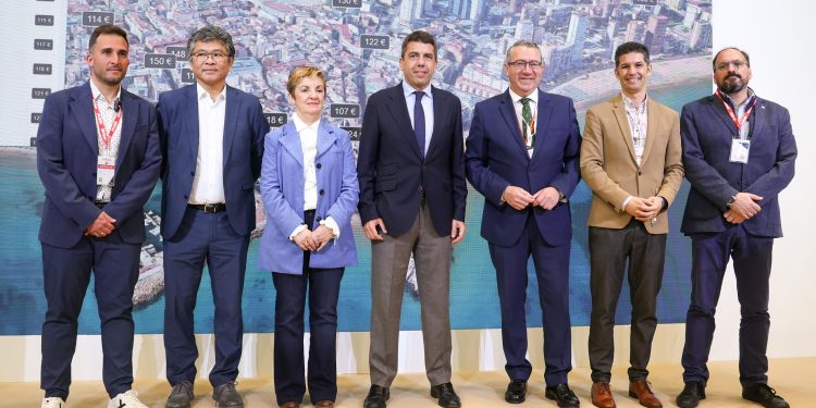 Carlos Mazón asiste a la presentación del proyecto ‘Gemelos Digitales de Hoteles’ impulsado por HOSBEC