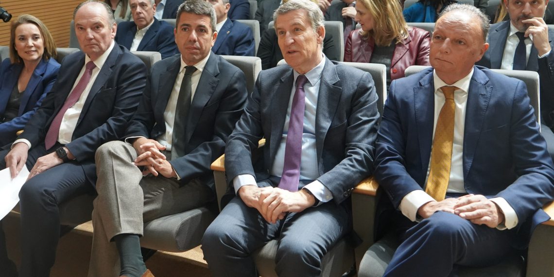 Feijóo anuncia un Plan Valencia dotado con 12.000 millones para para reconstruir y potenciar la Comunidad en diez años: “Mi compromiso es total”