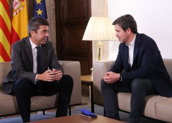 Mazón reitera el apoyo del Consell a comercios y autónomos para “recuperar un sector vital para el desarrollo económico y social de la Comunitat”