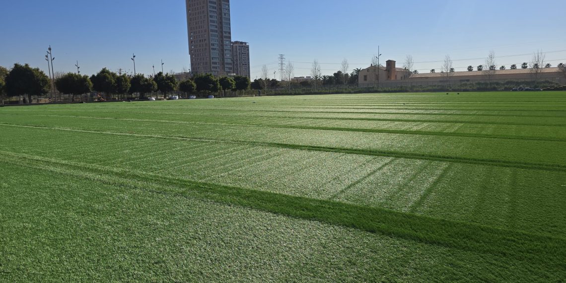 El Villarreal CF y la Fundación Trinidad Alfonso aceleran la reconstrucción de campos de fútbol afectados por la DANA