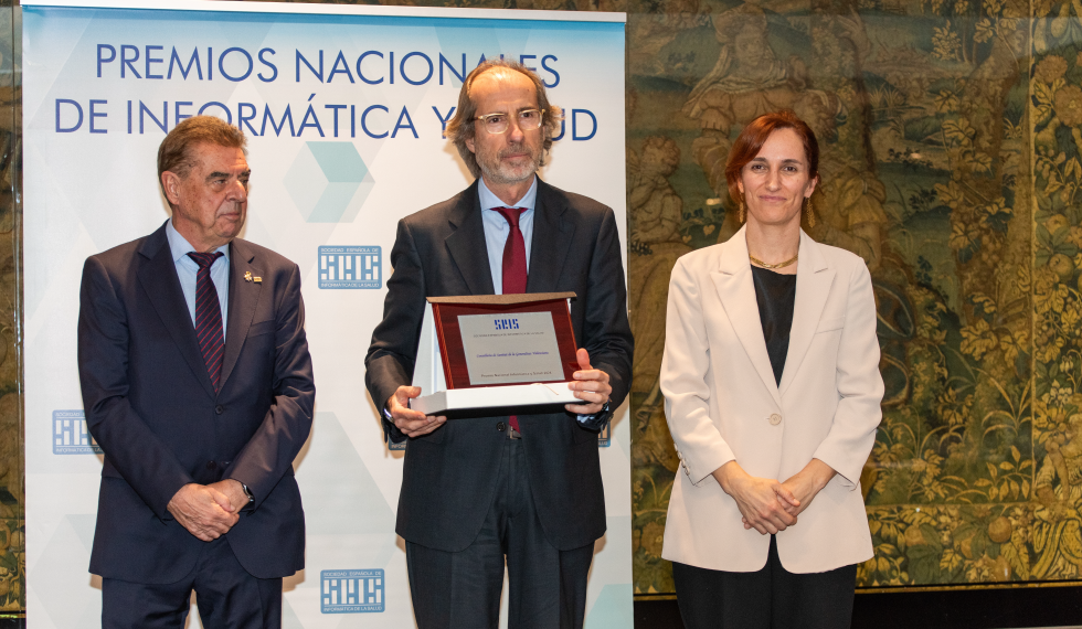 La Conselleria de Sanidad recibe un galardón en los Premios Nacionales de Informática de la Salud 2024 por su compromiso con la transformación digital