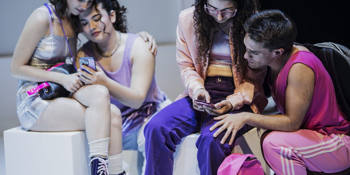 Vuelve al Escalante ‘Princeses, cavallers i dracs’, un retrato realista y atrevido de la ‘generación de cristal’