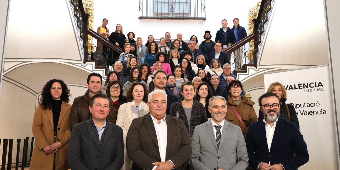 El Consell y la Diputació de Valencia presentan el estand de Fitur a los municipios, que tendrán más recursos que nunca para presentar su oferta