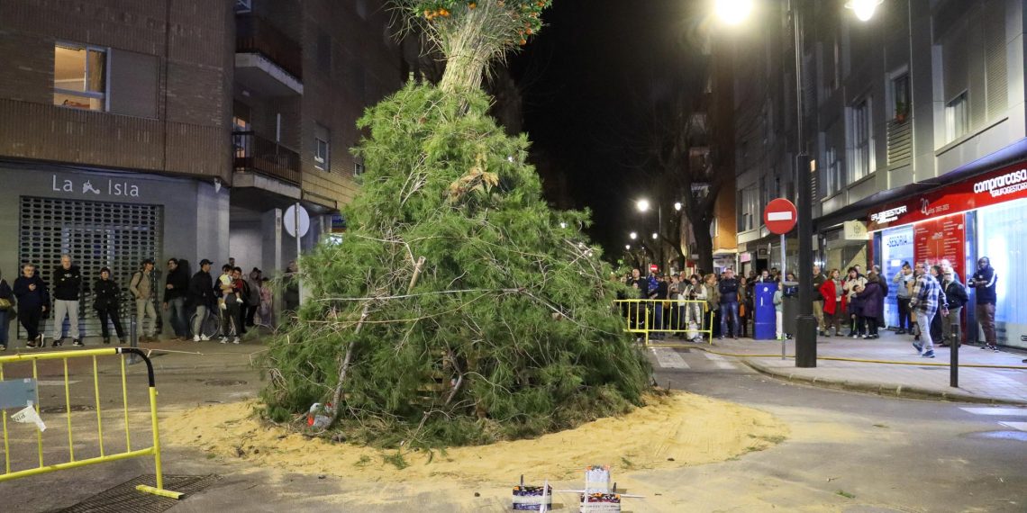 Torrent se prepara para la cremà de Sant Antoni Abat