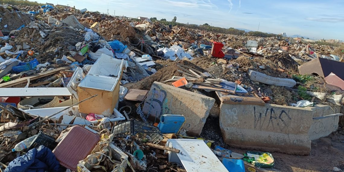 El Ayuntamiento de Valencia pide a Tragsa, dependiente del Estado, que limpie el vertedero próximo a Castellar-l’Oliveral con residuos de la dana provenientes de Sedaví  