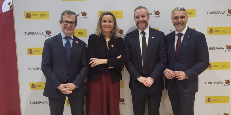 El Ayuntamiento y la Generalitat acuerdan con Turespaña celebrar el 40 aniversario de la entidad en la ciudad de Valencia