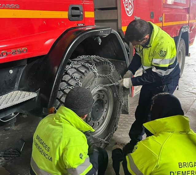 El IVASPE prepara a conductores de autobomba de Castellón en el manejo y mantenimiento de máquinas quitanieves