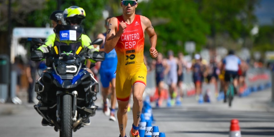 Un estudio de la CEU UCH identificó hace cuatro años mediante IA el potencial del triatleta valenciano actual campeón del mundo sub-23