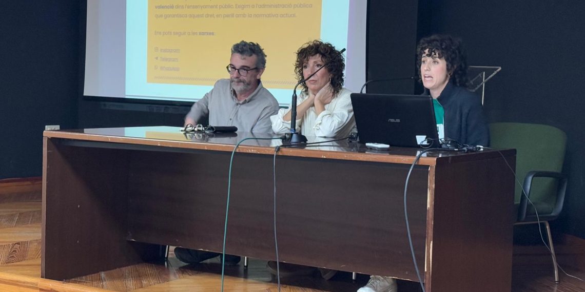 La Concejalía de Educación de Sueca ofrece una charla informativa sobre la consulta de la lengua base en los centros educativos
