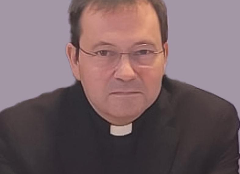 El sacerdote Vicente Ferrer Andreu ejercerá de mantenedor en la exaltación de la Clavariesa 2025 de la Junta Central Vicentina, María José Llorens