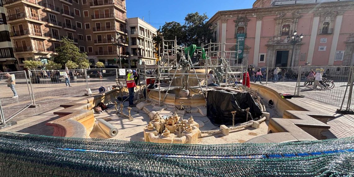 Arranca la restauración del Monumento al río Túria de plaza de la Mare de Déu