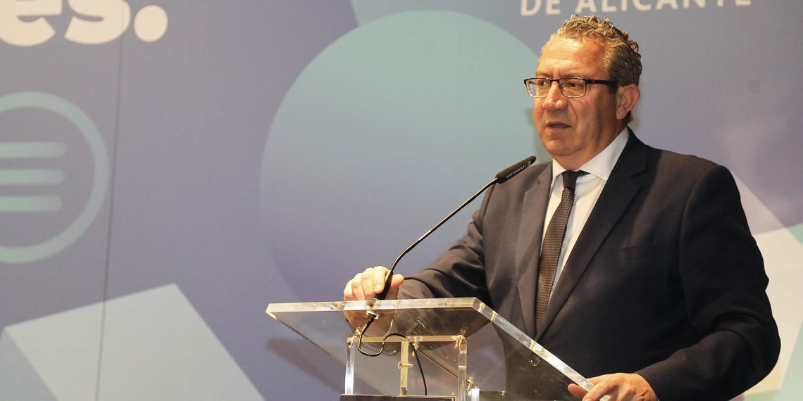 La Diputación de Alicante reúne a más de un centenar de alcaldes y alcaldesas de la provincia para tomar el pulso a la realidad local