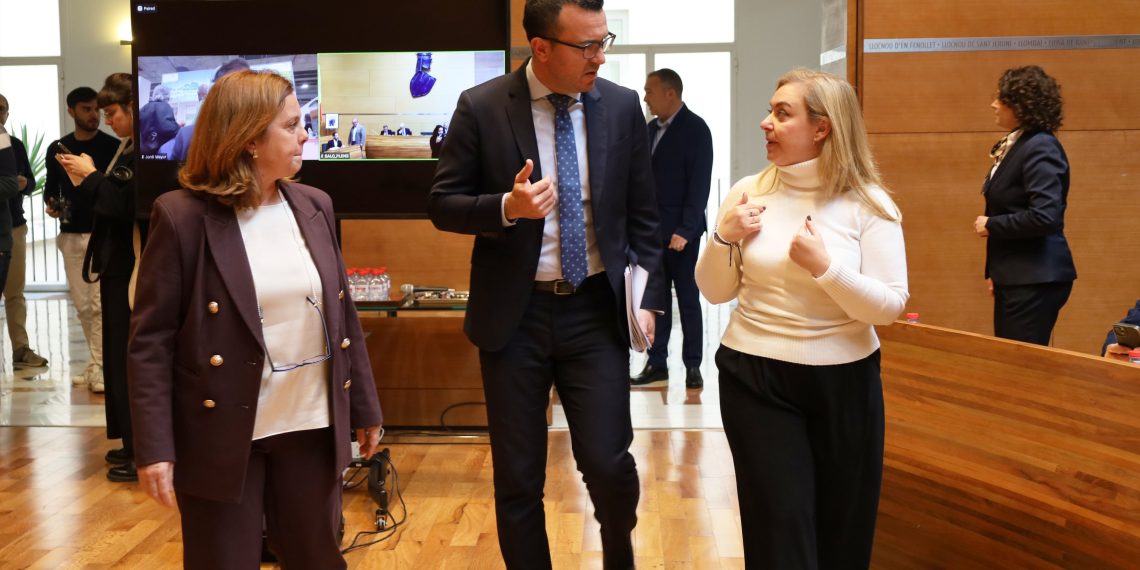 Las obras del anterior plan de inversiones de la Diputación de Valencia se amplián tres meses más