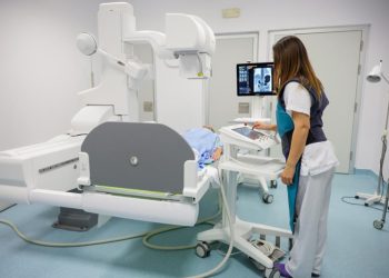 El Hospital La Fe destina más de 1,4 millones de euros a tres nuevas salas de radiología equipadas con tecnología avanzada y seis arcos para quirófano