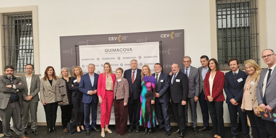 Marián Cano asiste al nombramiento de Amaya Fernández como nueva presidenta de QUIMICOVA