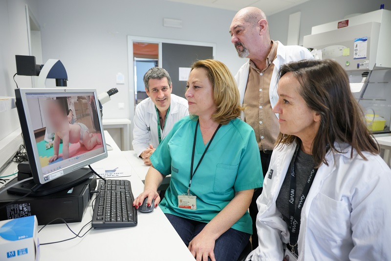 Dos bebés diagnosticados en La Fe de forma precoz reciben por primera vez en España un tratamiento oral que bloquea una grave enfermedad neuromuscular