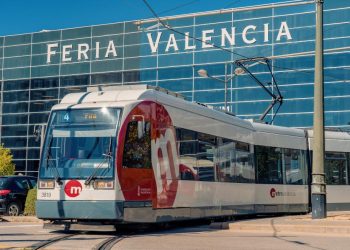 Metrovalencia facilita la movilidad con tranvías cada 20 minutos para acudir al certamen Cevisama en Feria Valencia