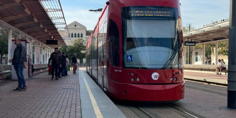 Metrovalencia y Metrobús refuerzan sus servicios con motivo de los primeros actos falleros