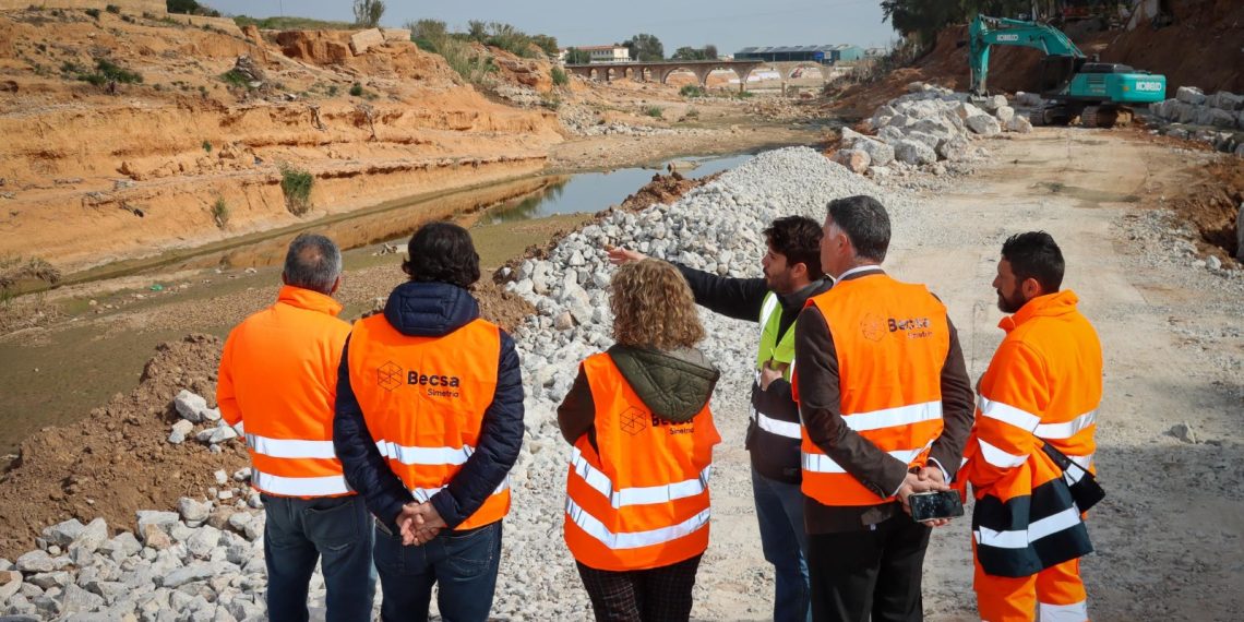 El Ayuntamiento de Torrent fortalece la ladera del barranco del Poyo con una gran escollera para garantizar su estabilidad y seguridad