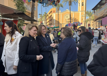 Susana Camarero anima a los vecinos de Torrent a disfrutar de sus tradiciones en la Fira de Sant Blai «para avanzar y superar el dolor que ha dejado la dana»