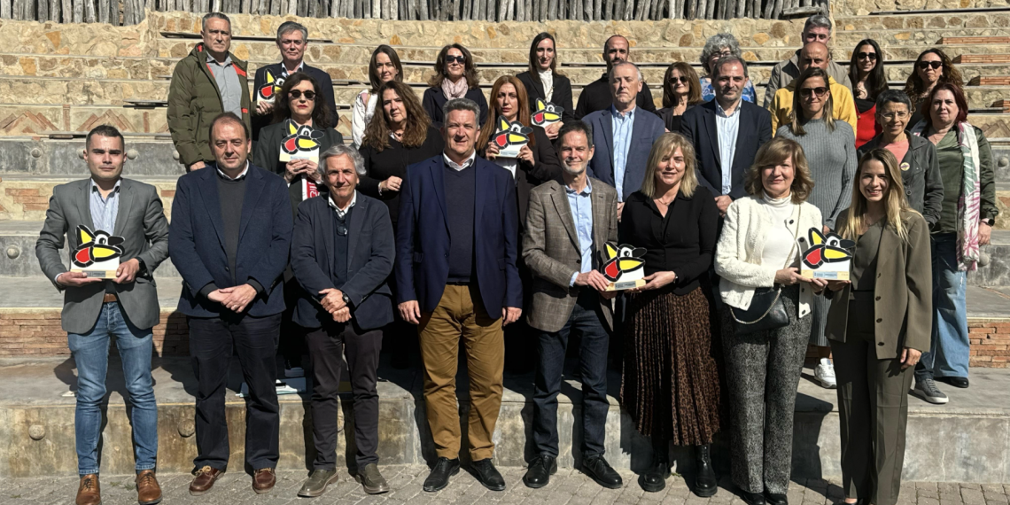 Las asociaciones y profesionales que atendieron a los animales afectados por las riadas reciben el reconocimiento de la Generalitat