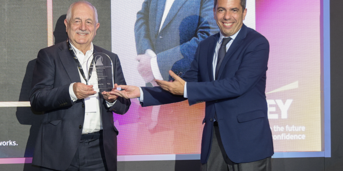 Carlos Mazón resalta el compromiso del Consell por fomentar «un entorno propicio para la inversión y la atracción de talento» en el marco del XXVII Premio Emprendedor del Año