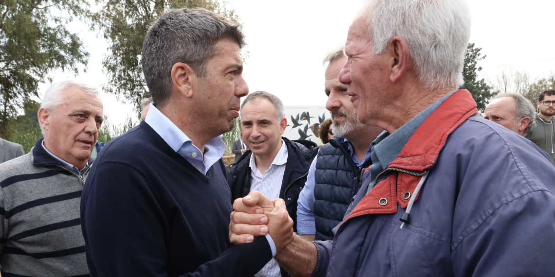 Carlos Mazón visita las áreas agrícolas de Torrent y Catarroja afectadas por la riada