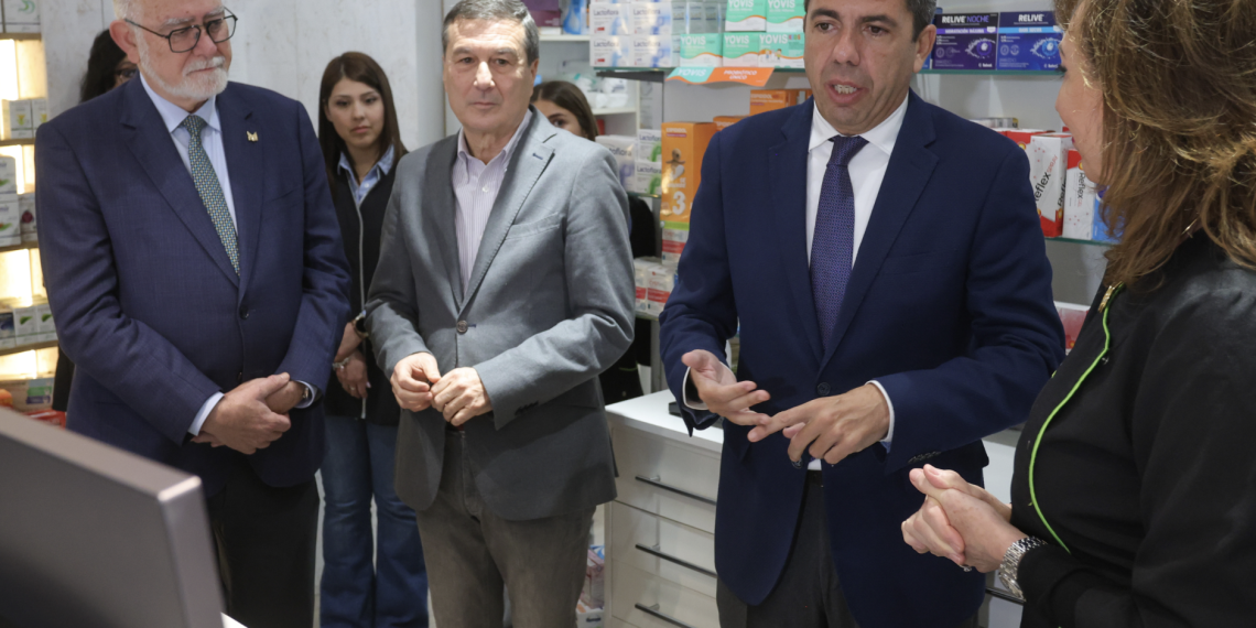 Mazón: “La Comunitat es la primera región de España en sustituir el cupón precinto de los medicamentos por un código digital en las farmacias”