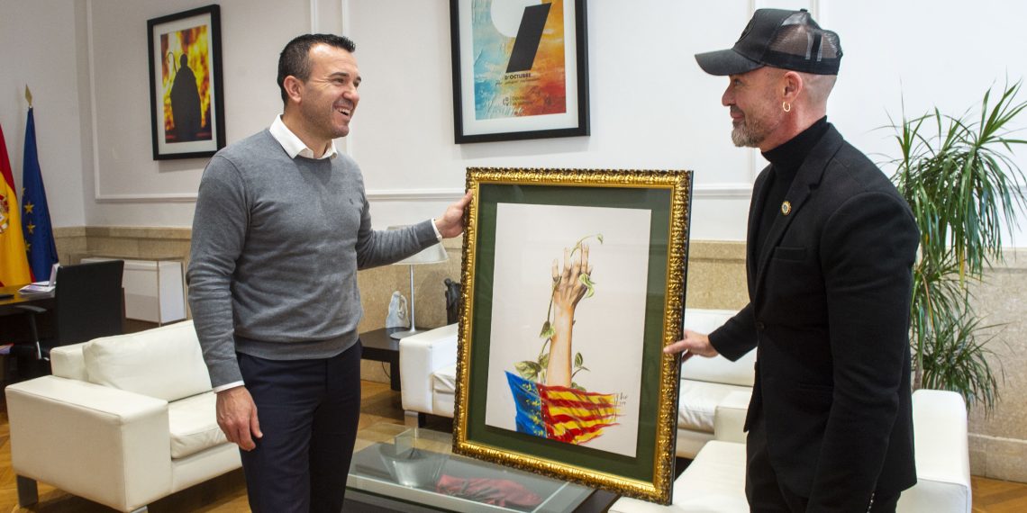Los artistas Jesús Arrúe y Maika Sousa ceden sus obras sobre la DANA a la Diputació de València