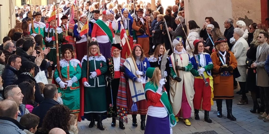 À Punt retransmite la Entrada de Moros y Cristianos de Bocairent