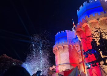 Las Fallas renacen entre el luto y la esperanza tras la riada
