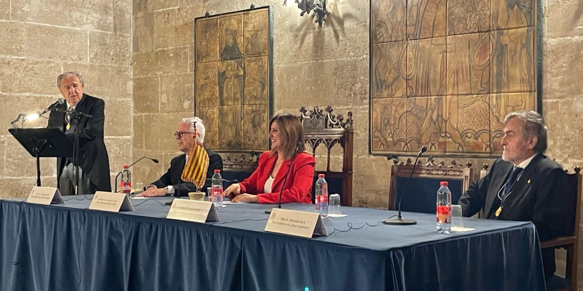 El nuevo decano de la RACV reta a un debate lingüístico y científico a la AVL