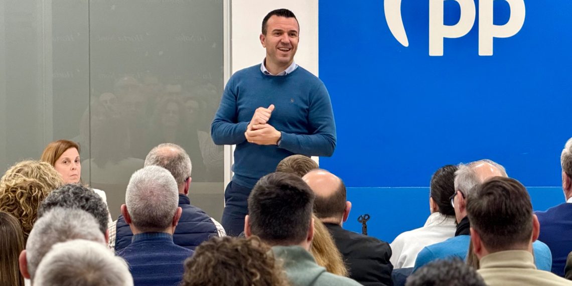 Vicent Mompó: «Elegir una educación en valenciano garantizará que nuestros hijos hablen ambas lenguas»