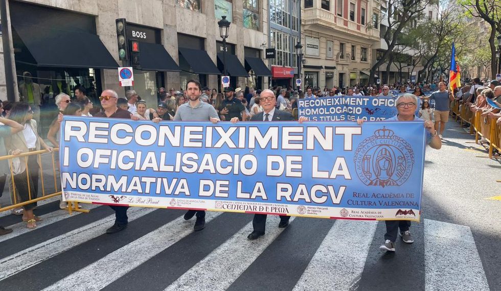 Lo Rat Penat denuncia la retirada injustificada de material didàctic en llengua Valenciana i exigix respecte a la normativa de la RACV