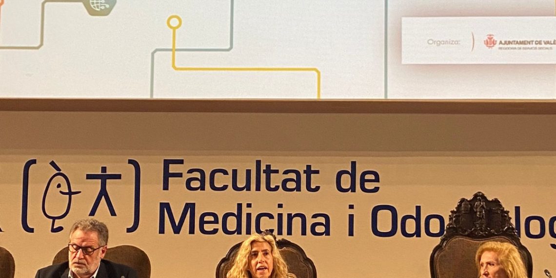 València reúne a más de 200 expertos que analizan cómo impacta la Inteligencia Artificial en la adolescencia