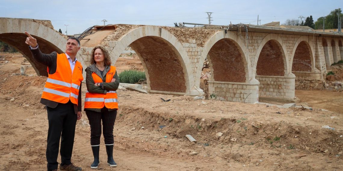 Torrent invierte 1,8 millones en la recuperación del puente histórico sobre el barranco del Poyo