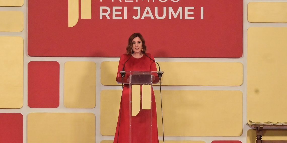 María José Catalá rinde homenaje a la ciencia y agradece el apoyo del Rey en la gala de los Premios Rei Jaume I