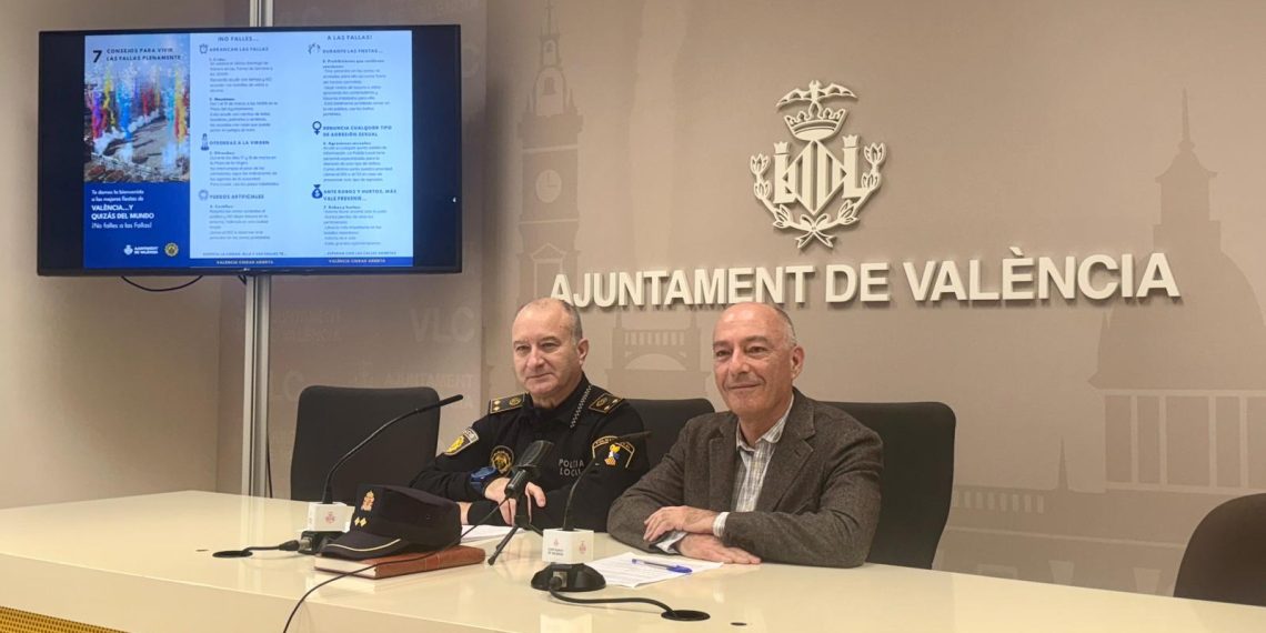 El Ayuntamiento de Valencia elabora un tríptico con consejos y recomendaciones para unas Fallas seguras